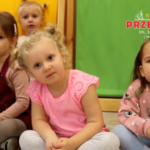 Najmłodsza grupa Przedszkolaków śpiewa Pieśń o swoim Patronie- Święto św. Michała Archanioła