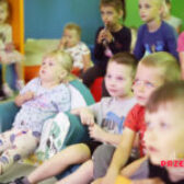 Aktywna sobota 😀 🌞 ⚽️ 🌳 📽  Seans kinowy, zabawy ruchowe na świeżym powietrzu i warsztaty plastyczne