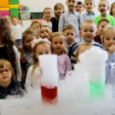 Niesamowite eksperymenty z suchym lodem 🤓 😍 Dzieci zachwycone, a ich reakcje bezcenne 👀😍😁😃🧐😲👏