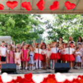 Wspaniały występ Przedszkolaków na żywo na scenie. 😍 Piknik Parafialny w Jedliczu 2024. ❤️Jesteśmy dumni, że możemy być częścią wspólnoty i tworzyć wyjątkowe dzieło❤️