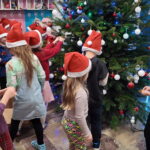 Coraz bliżej Święta!❤️❄️ Cudowna, pachnąca, pięknie udekorowana choinka- nasze wspólne dzieło i nasza coroczna tradycja. ✨