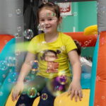 Tak spełniamy dziecięce marzenia!❤️I nie zawsze słońce pobudza naszą wyobraźnię, tym razem to deszczowa aura️ trochę nas zainspirowała... 😉🎉🚂🏰🤸♀️