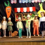 Teatralna scena - to ich żywioł! To prawdziwa przyjemność podziwiać Małe talenty